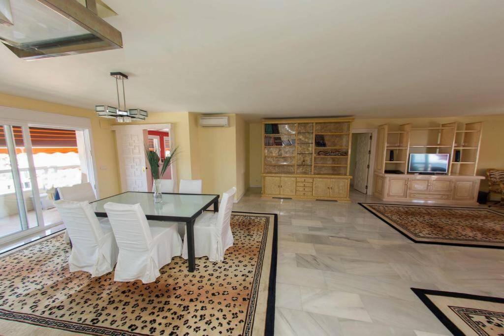 Penthouse With Private Pool, Hot Tub Jacuzzi With Sea Views And Chill-Out Zone, Close To The Sea マルベーリャ エクステリア 写真