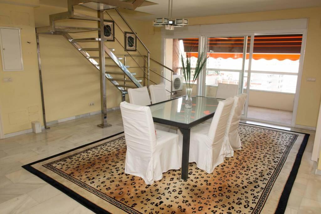 Penthouse With Private Pool, Hot Tub Jacuzzi With Sea Views And Chill-Out Zone, Close To The Sea マルベーリャ エクステリア 写真