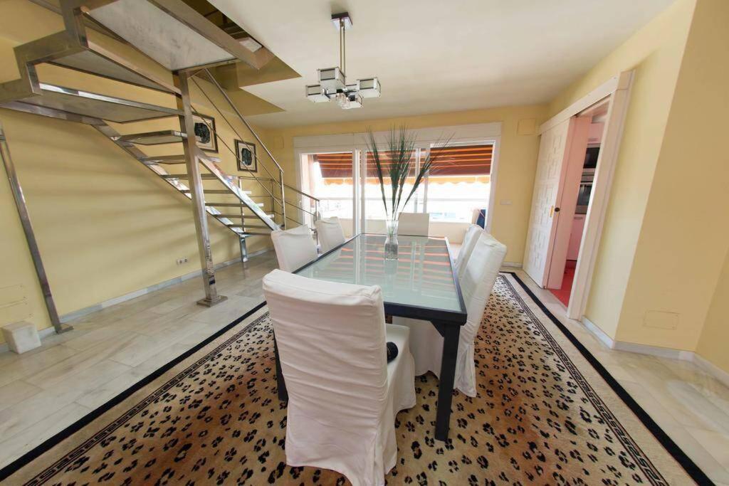 Penthouse With Private Pool, Hot Tub Jacuzzi With Sea Views And Chill-Out Zone, Close To The Sea マルベーリャ エクステリア 写真