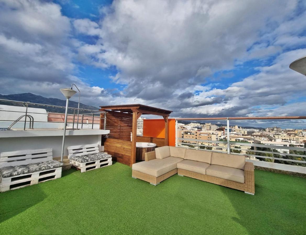 Penthouse With Private Pool, Hot Tub Jacuzzi With Sea Views And Chill-Out Zone, Close To The Sea マルベーリャ エクステリア 写真